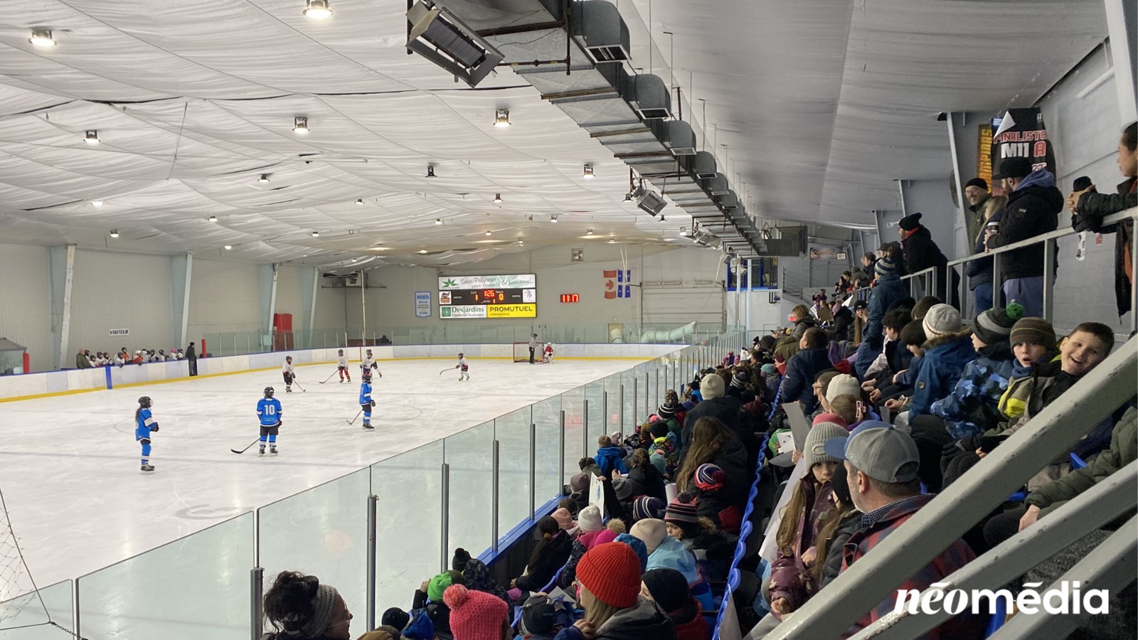 Un match enlevant entre les Coyotes et les Aigles