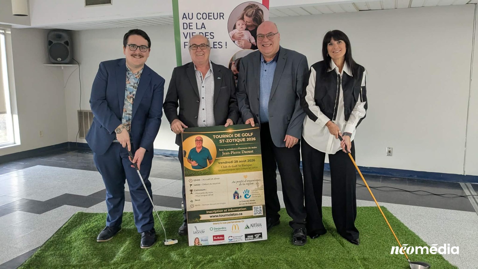 Sur la photo, on retrouve les organisateurs du tournoi, les conseillers Hugo Gendreau, Yves Lacelle et Marylène Contant et le maire Jean-Pierre Daoust, qui sera le président d'honneur de la première édition