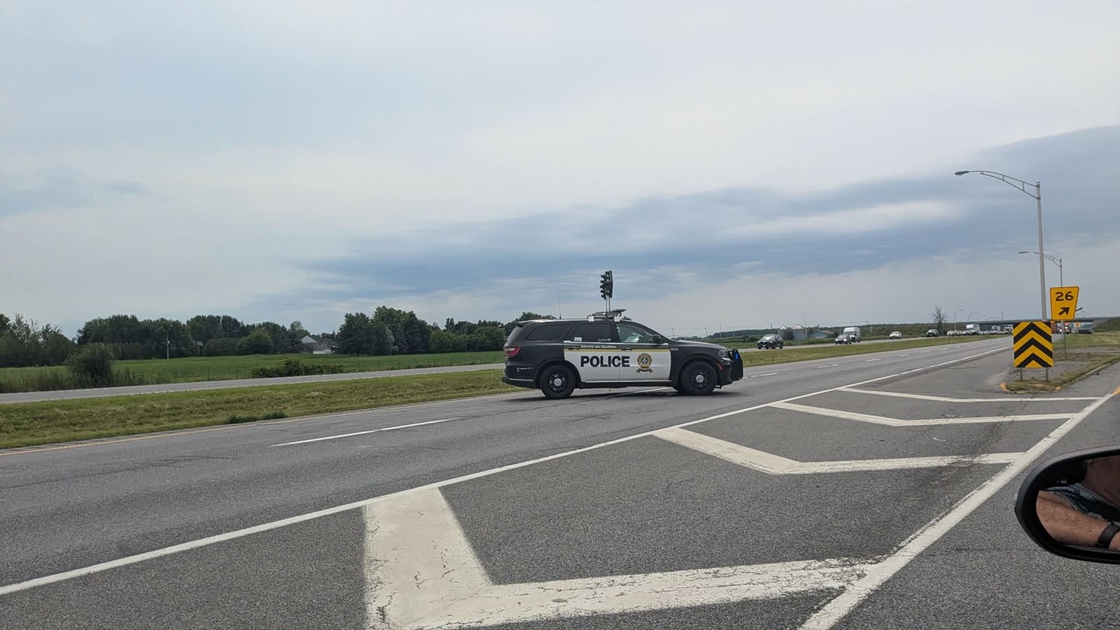 Deux véhicules en feu sur l'autoroute 20 à Coteau-du-Lac