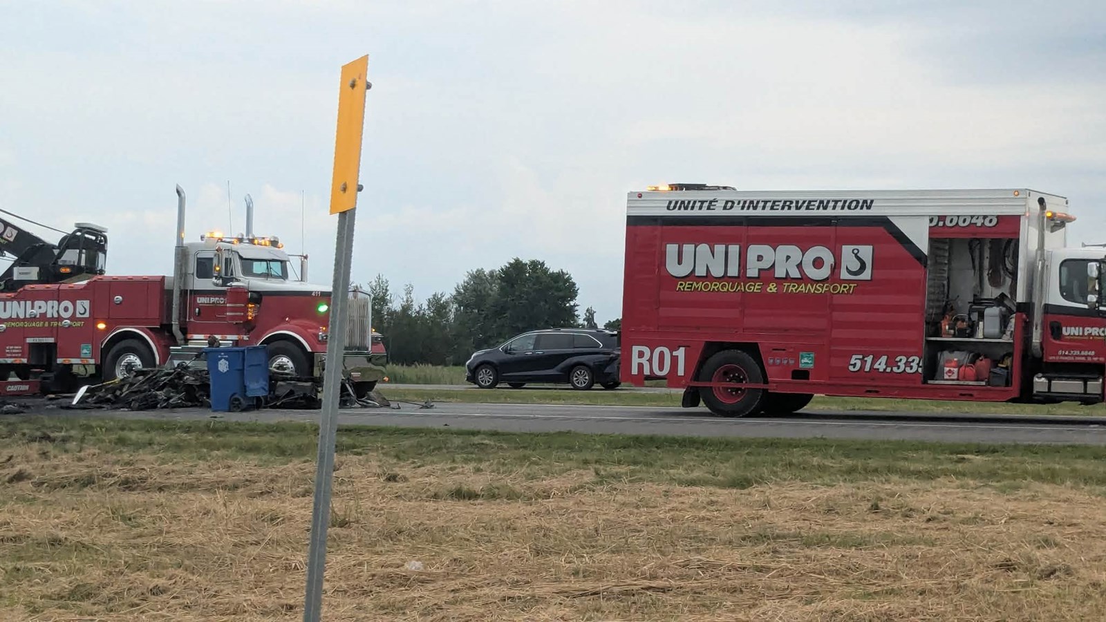 Deux véhicules en feu sur l'autoroute 20 à Coteau-du-Lac