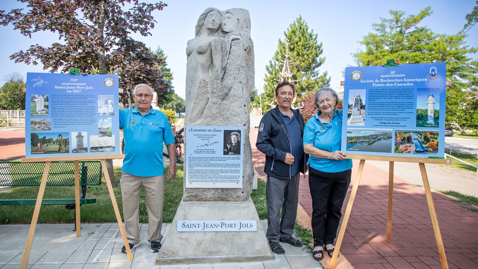 Sur la photo, on retrouve Raymond Poirier - Directeur des communications, Jean-Pierre Poirier - Président et Christiane Clément Cyr - Administratrice de la Société de Recherches Historiques de Pointe-des-Cascades