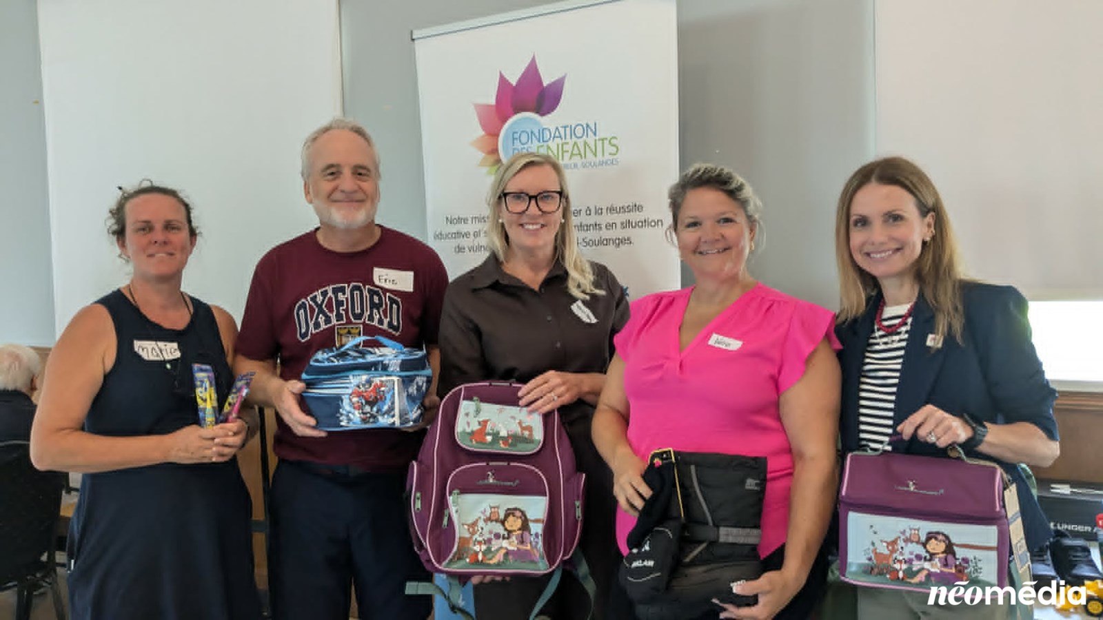 Sur la photo, on retrouve de gauche à droite: Marie-Chantal Vigneault-Hamel de Santé Québec Montérégie-Ouest les membres du conseil d'administration de la Fondation des enfants de Vaudreuil-Soulanges, soit: Éric Poirier, Marie-Claude Nichols, Véronique Viau et Catherine Lambert