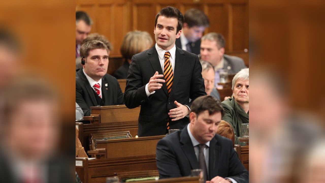 Matthew Dubé réitère son appui envers les municipalités contre Postes Canada