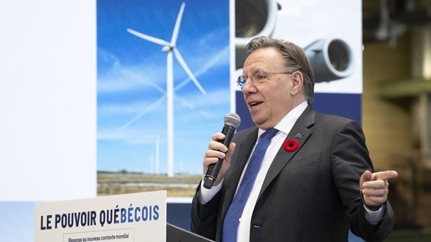 Manif au Centre Bell: François Legault invite les médecins à revenir à la table