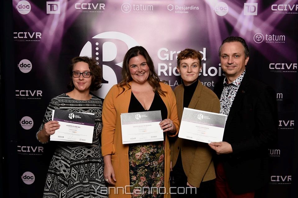 Les finalistes de la catégorie "Commerce de détail", présentée par L'OEil Régional: 
- La Boîte à Vins
- Espace Blanc de Blancs
- Raoul Chagnon Jeux, Jouets, Vélos – à Mouton Village.