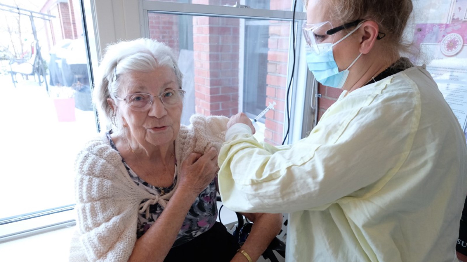 Rendez-vous pour une 3e dose disponibles dès aujourd'hui pour les 80 ans et plus
