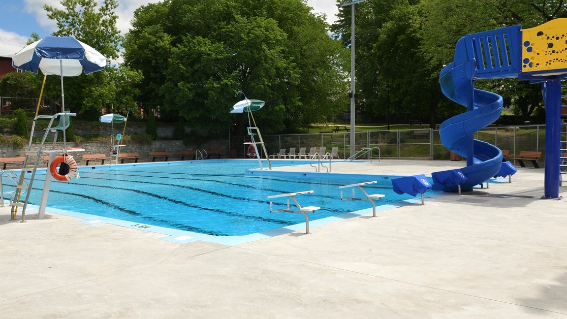 Ouverture de la piscine et de la pataugeoire de Sainte-Thérèse