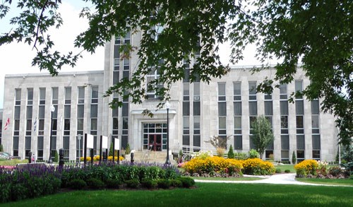 Pour l’élection partielle du district des Montagnes, 452 citoyens sur une possibilité de 5 465 se sont rendus aux urnes