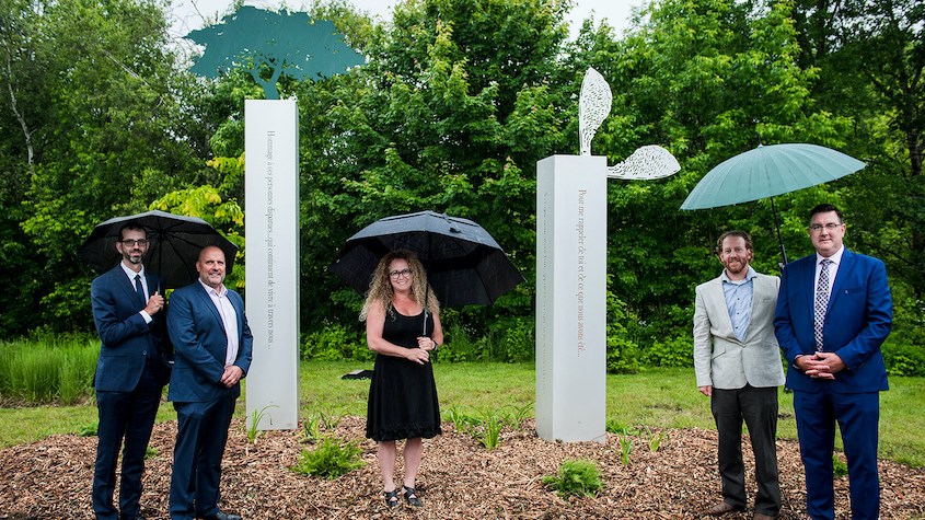 Le CISSS des Laurentides dévoile l’œuvre d’art commémorative La Promesse de l’arbre... signée Marie-Eve G. Rabbath