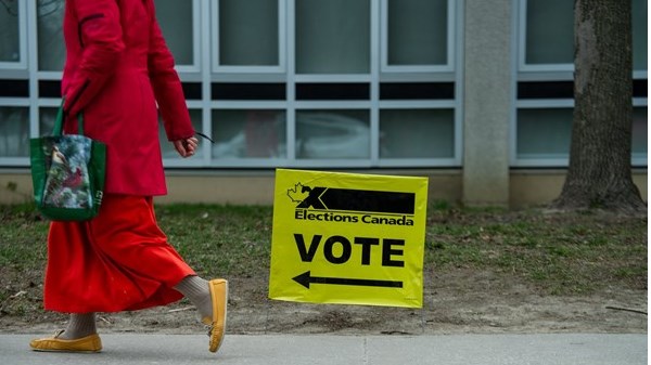 Jour de vote au Canada après une campagne électorale dominée par Donald Trump