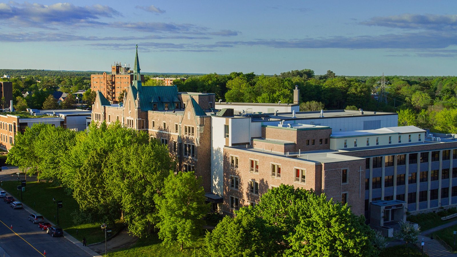 Sur le plan provincial, cette performance place le Cégep au 4e rang des collèges québécois les plus actifs en recherche.