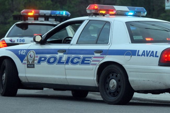 Opération policière dans une école secondaire