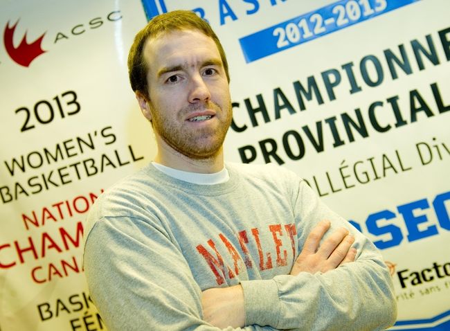Guillaume Giroux est entraîneur de basketball depuis bientôt 20 ans. Il fait partie de l'organisation des Nomades du Collège Montmorency depuis 1999.