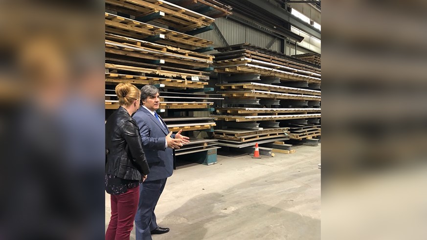 Angelo Iacono visite des entreprises affectées par les tarifs sur l’acier et l’aluminium