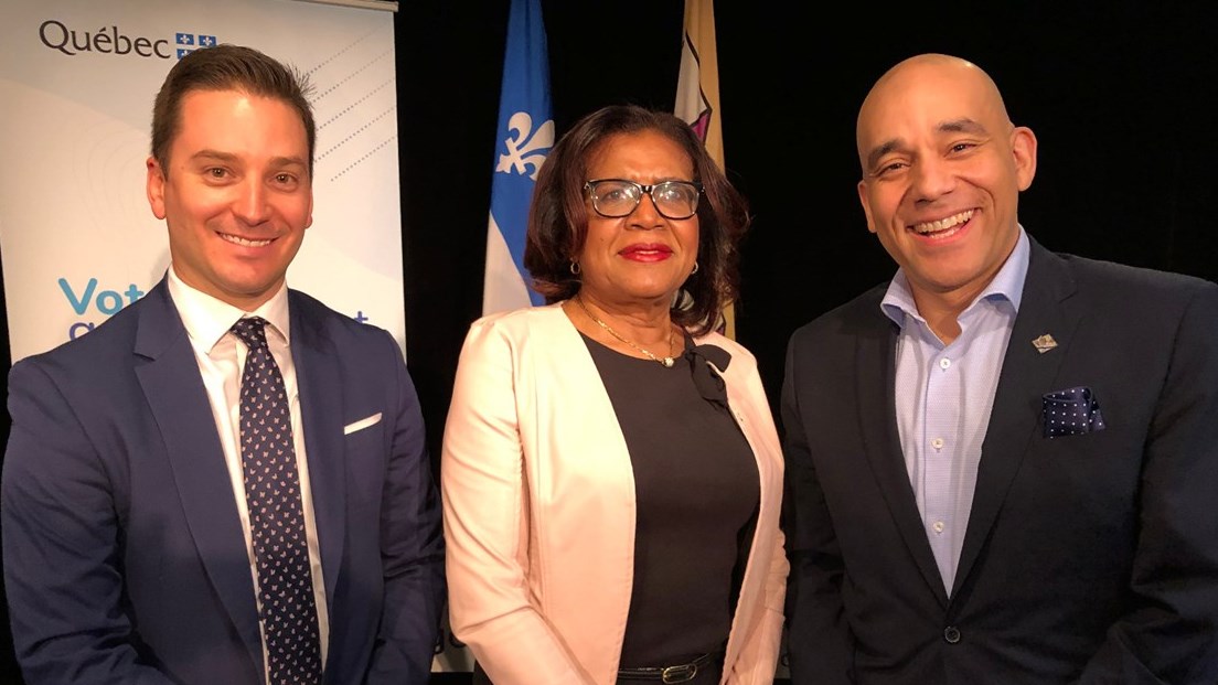 Le ministre de l’Immigration, de la Francisation et de l’Intégration (MIFI), M. Simon Jolin-Barrette, Jocelyne Frédéric-Gauthier, membre associé du comité exécutif de la ville de Laval et Christopher Skeete, député de Sainte-Rose.