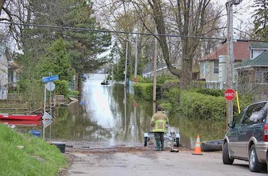 Ce démantèlement sera effectué par étapes dans le courant du mois. La première concernera la passerelle piétonne du ponceau Comtois, qui relie la partie sud-est de l’île Verte aux Îles-Laval.