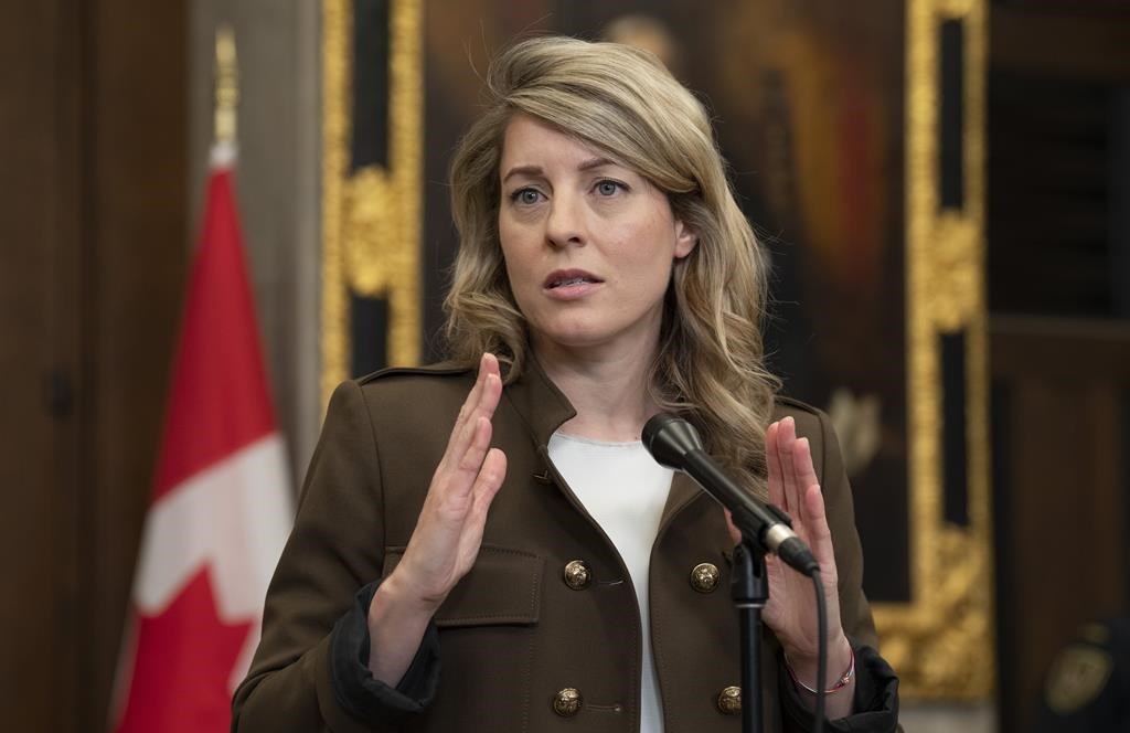 Les Canadiens évacués du Soudan «ont vécu l'enfer», admet la ministre Mélanie Joly