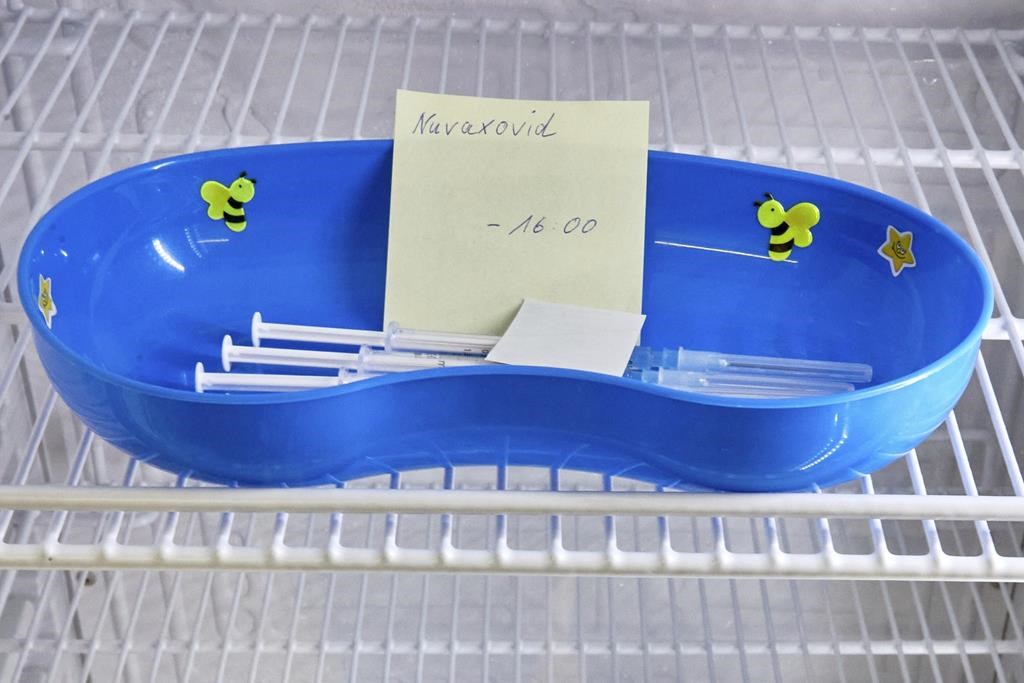 Santé Canada approuve un nouveau vaccin de Novavax contre la COVID-19