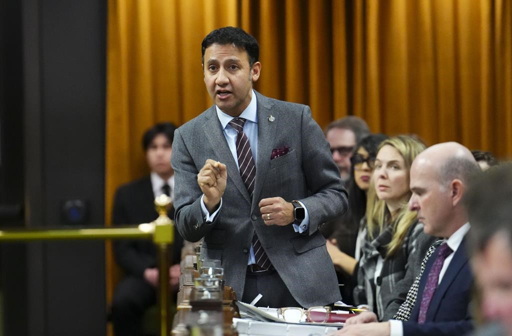 Préjudices en ligne: Ottawa légiférerait pour réglementer et offrir une médiation