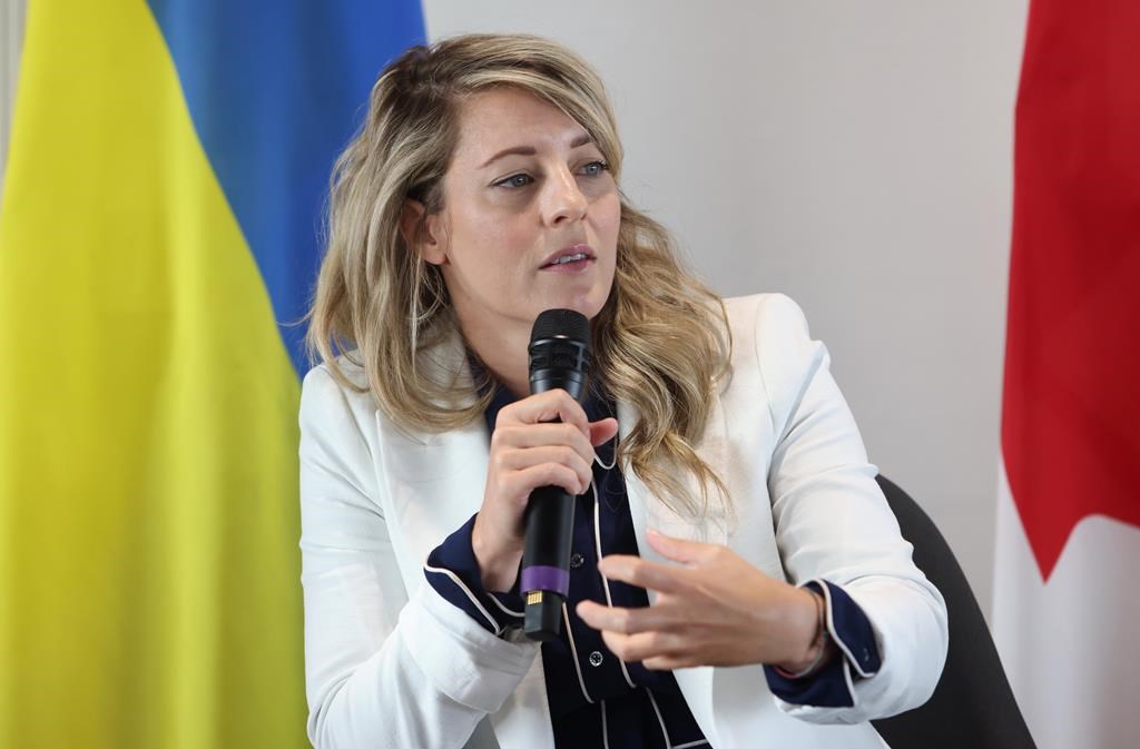 Mélanie Joly effectue une visite de deux jours en Ukraine