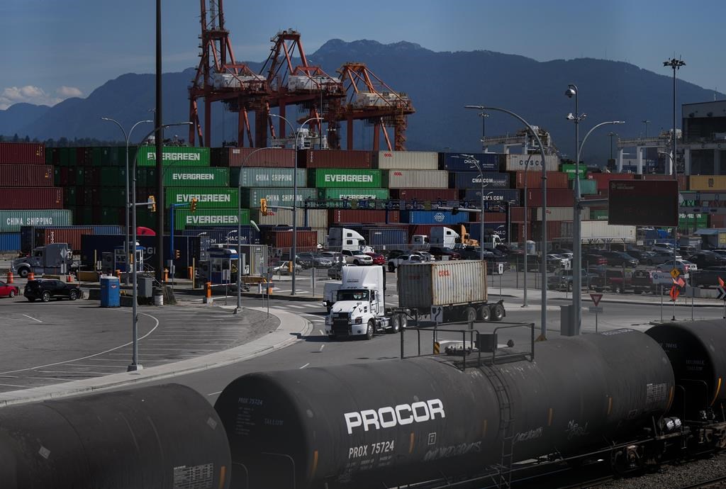 Des groupes de transport aérien et maritime demandent à Ottawa d'investir davantage