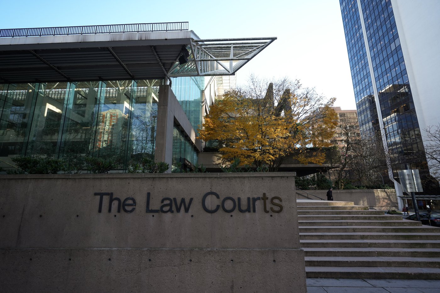 Un juge interrompt l’aide médicale à mourir d'une femme de l'Alberta