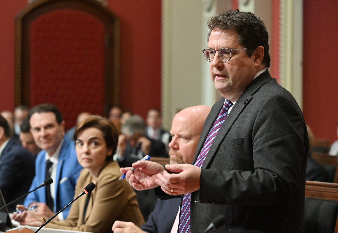 Le ministre Drainville ne renonce pas aux prêts pardonnables, mais en veut moins