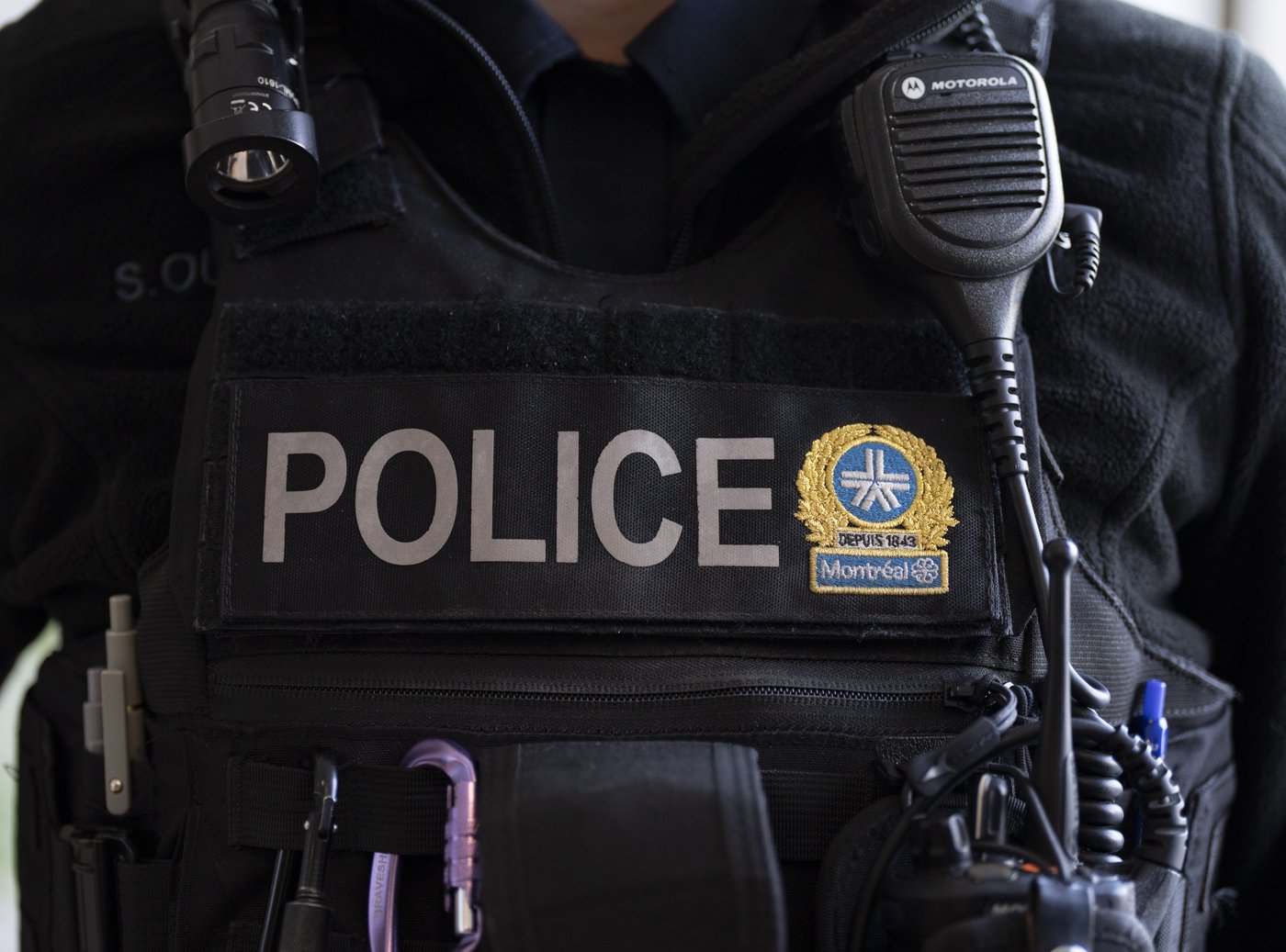 Des avocats contestent un règlement montréalais interdisant d'insulter les policiers
