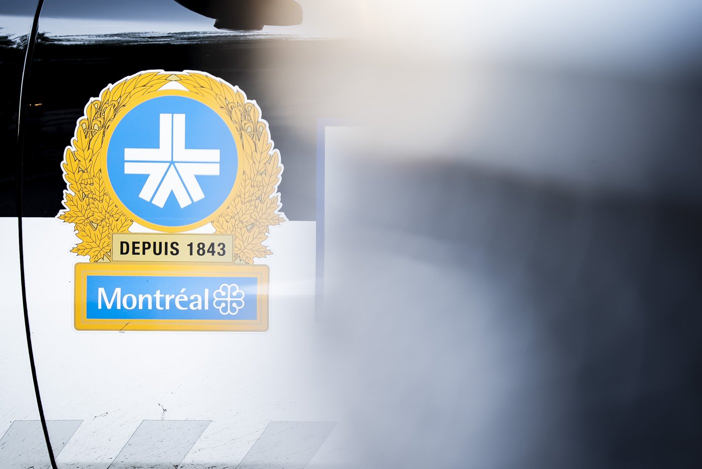 Un piéton dans un état critique après avoir été coincé entre une remorque et un mur